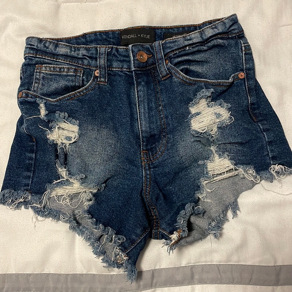 Kendall + Kylie (The icon short) ripped jeans